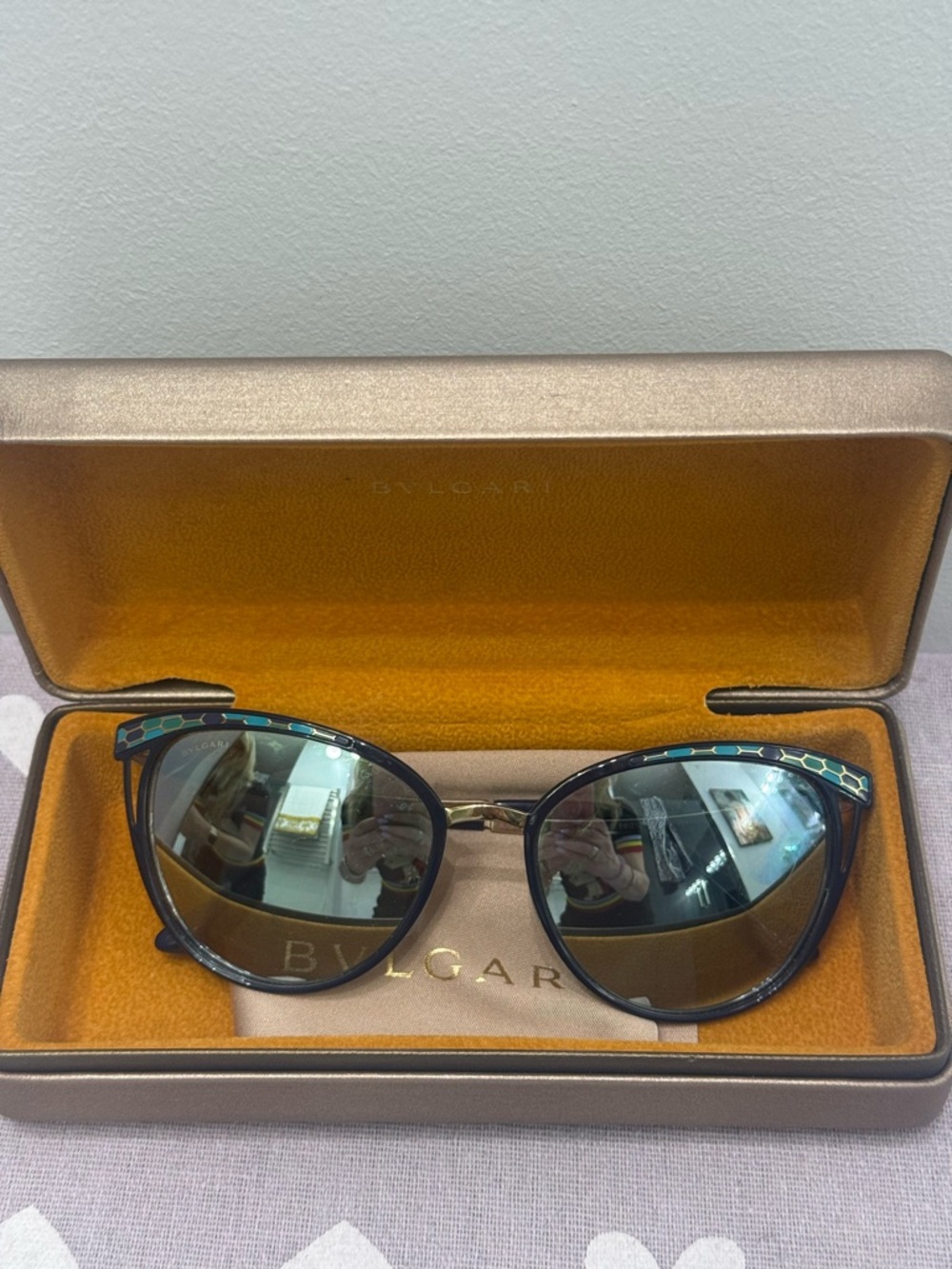Bulgari Serpenti Cat Eyes Sunglasses with
blue color mirror lenses in EUC case - Picture 7 of 11